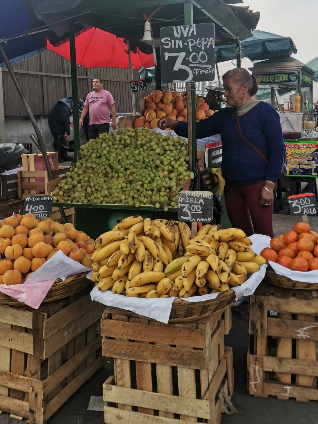 A market stall in Lima selling fruits 