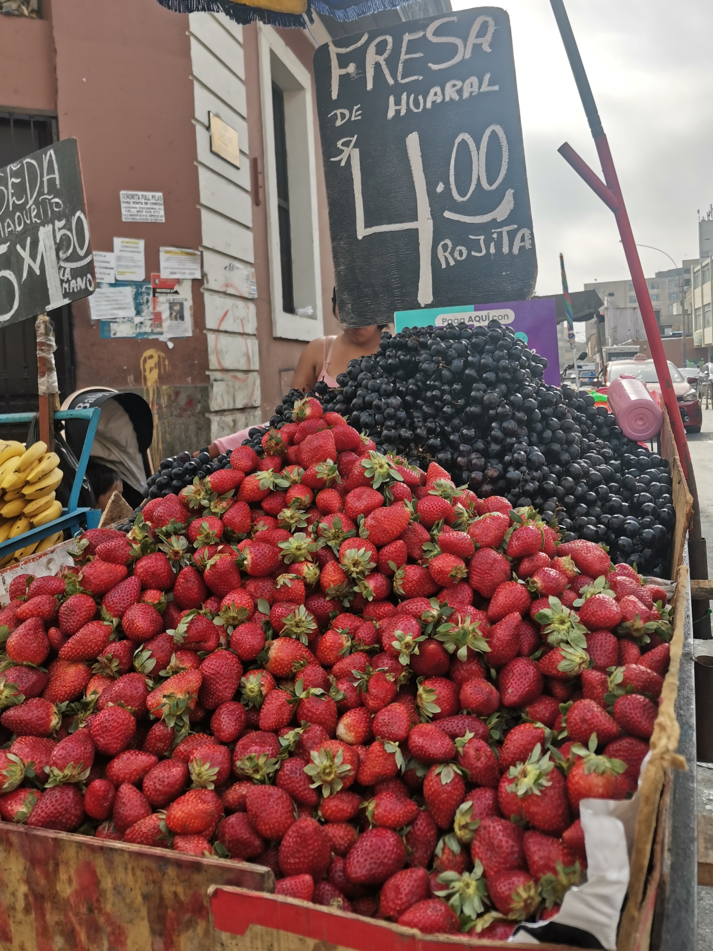 A market stall in Lima, selling strawberries